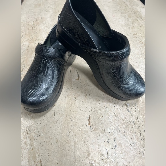 Dansko Shoes - Dansko Professional Tooled Black Leather Clogs 906020202 Women’s Size 38 7.5-8